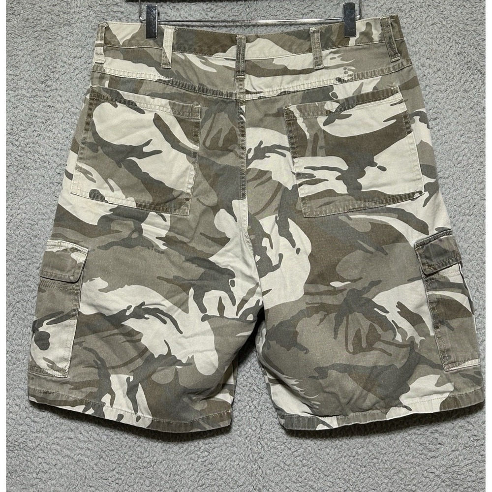 Vintage Wrangler Baggy Utility Cargo Shorts 36x9 Brushstroke Camo Y2K - Picture 7 of 8
